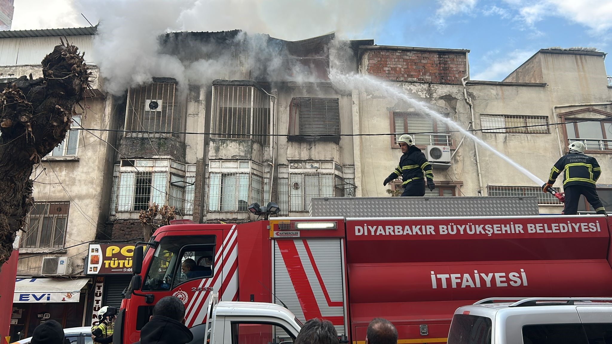 Güvercin Otelinde Yangın Faciası 100'Den Fazla Kuş Öldü (4)