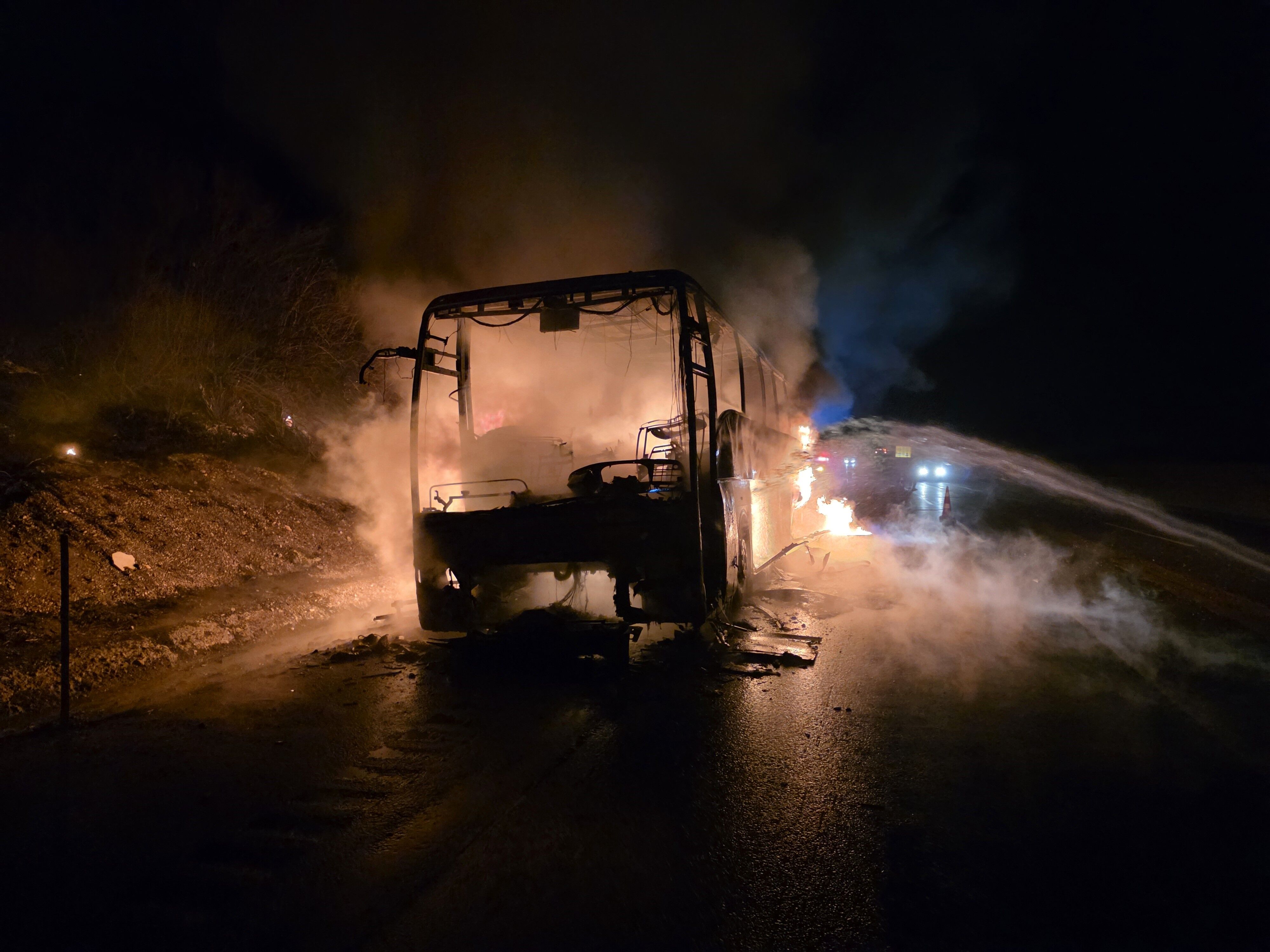 Otobüs Alev Alev Yandı 39 Yolcu Son Anda Kurtuldu (2)