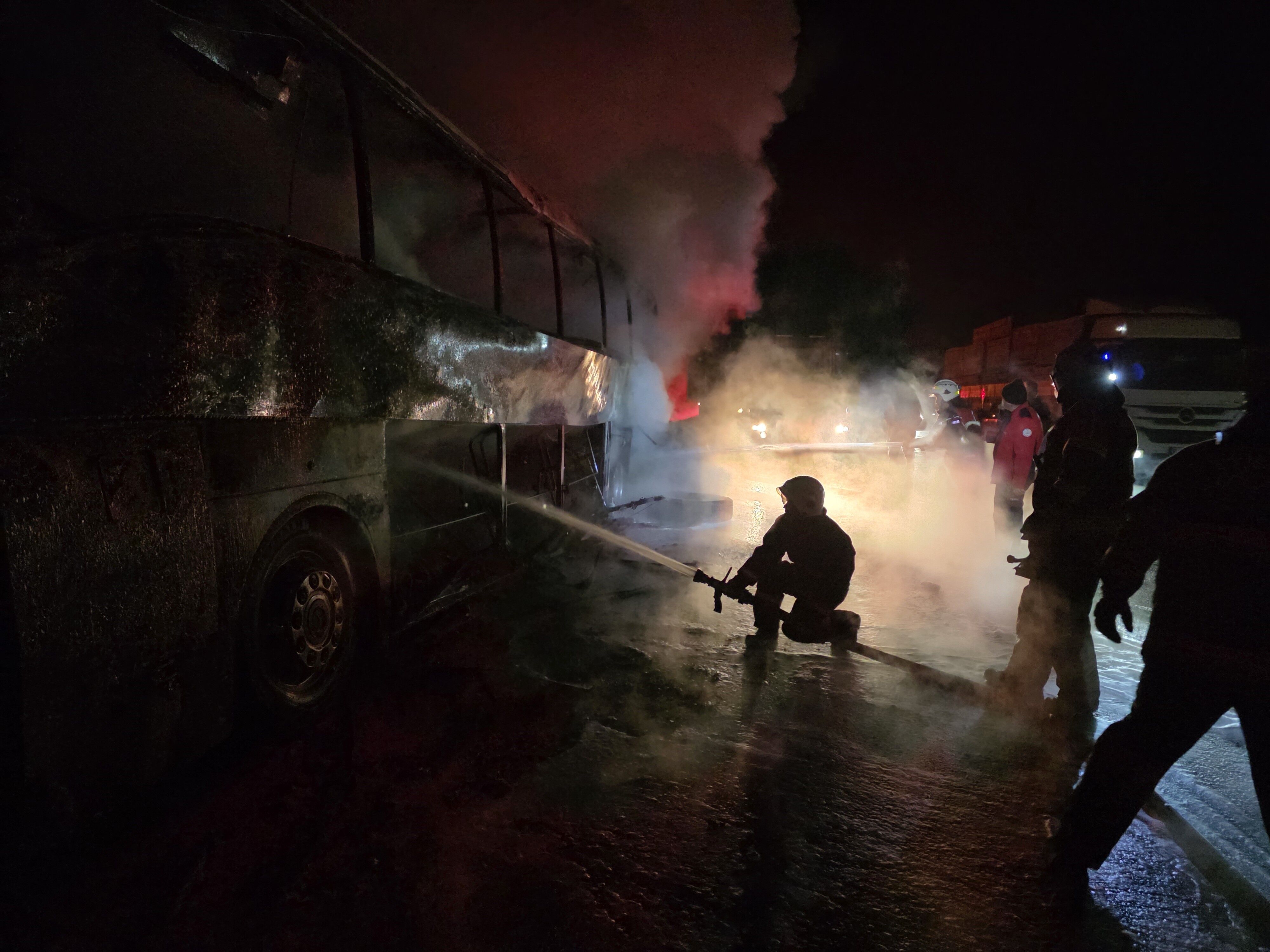 Otobüs Alev Alev Yandı 39 Yolcu Son Anda Kurtuldu (3)