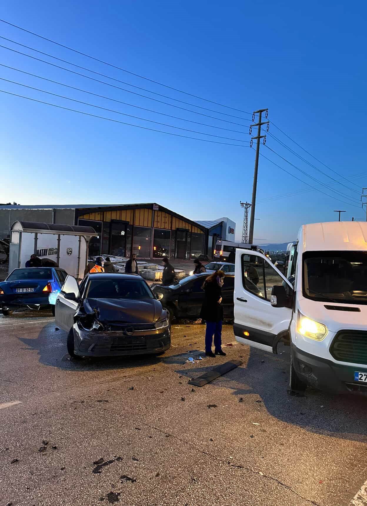 Otomobil Durağa Daldı (4)