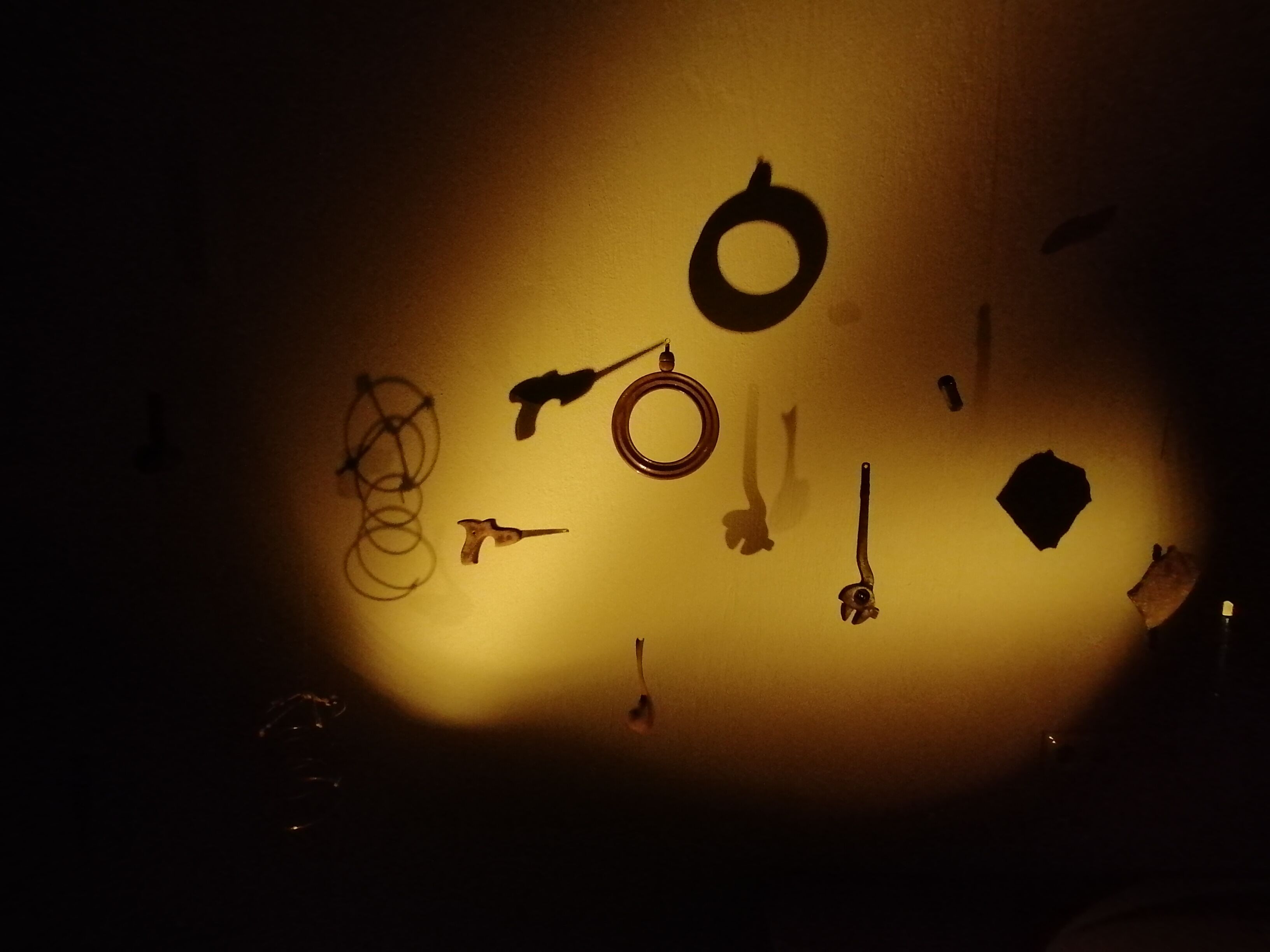 Shadows Of Crafts, Enstalasyon, 2022, Zanaat Objeleri, Programlanmış Işıklar, Ses Sistemi Küratör Lydia Chatziiakovou (1)