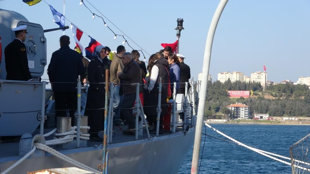 Canakkalede Yerli Savas Gemileri Ziyarete Acildi Vatandaslar Akin Etti 10