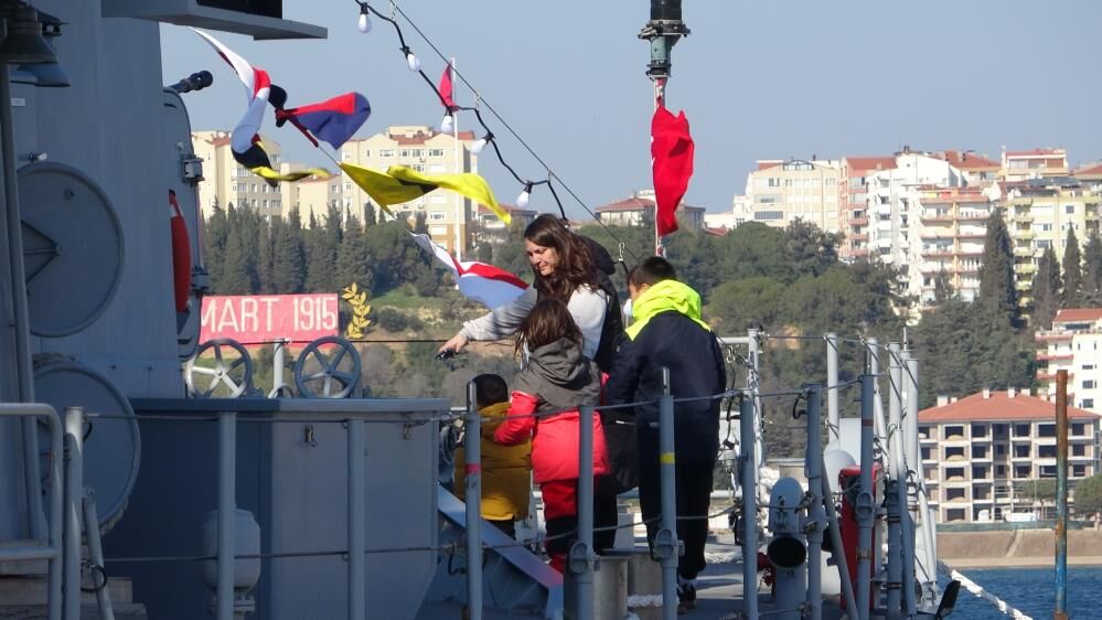 Canakkalede Yerli Savas Gemileri Ziyarete Acildi Vatandaslar Akin Etti 8