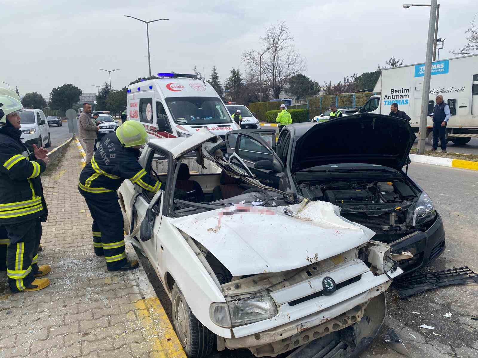 Fren Yerine Gaza Basti Karsi Seride Gecip Kamyonetle Carpisti 1 Olu 2