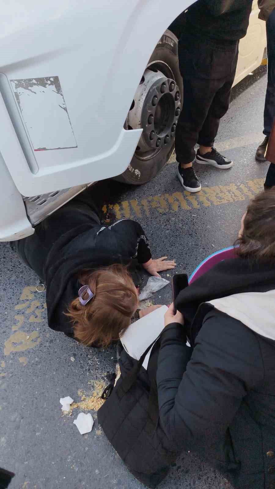 Yolun Karsisina Gecmeye Calisirken Tirin Altinda Kaldi