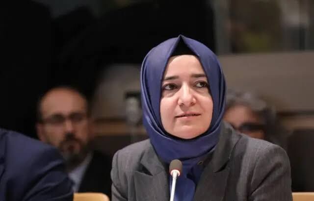 Fatma Betül Sayan Kaya'nın kardeşleri kimler, kaç kardeş? Ömer Fatih Sayan, Ayşe Hilal Sayan Koytak ve Nazmiye Sümeyye Sayan hakkında merak edilenler