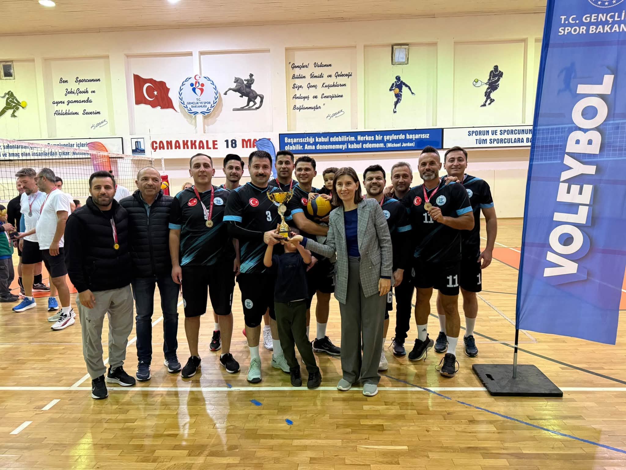 Ayvacık Kaymakamlığı voleybolda Çanakkale şampiyonu oldu