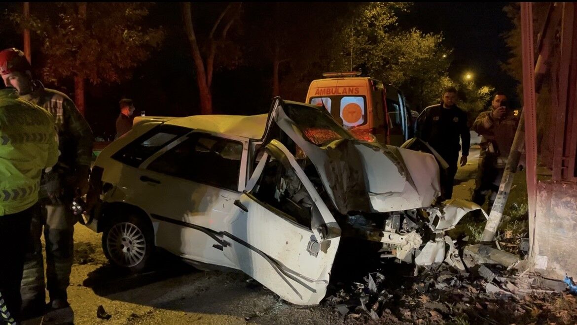 Kontrolden çıkan araç duvara çarptı!