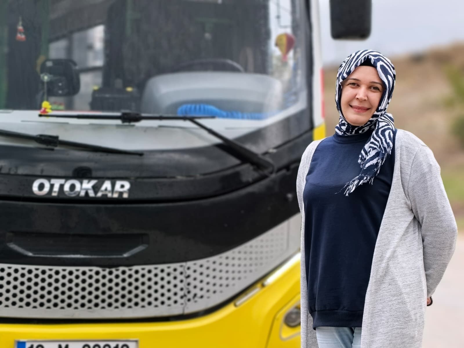 Kadın otobüs şoföründen hayati refleks!