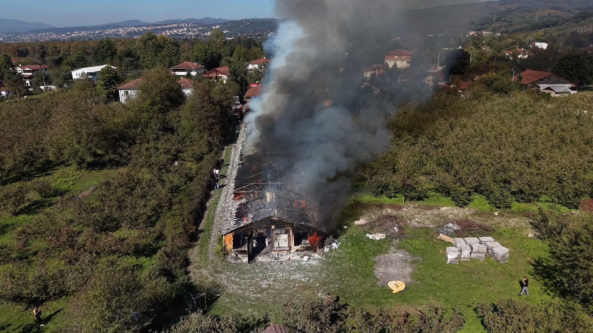 Muncurlu köyünde fabrika yangını!