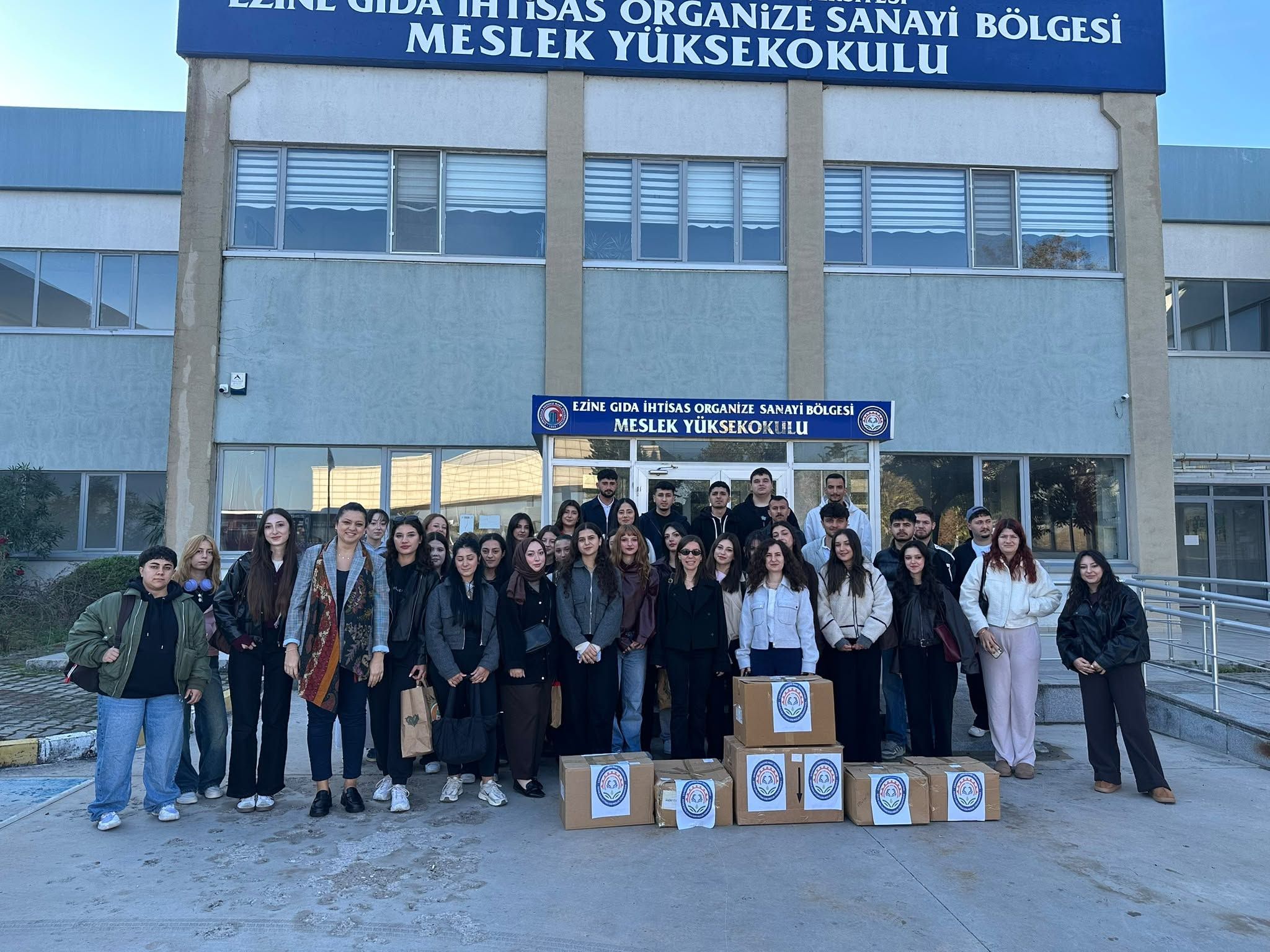 Ezine Gıda İhtisas Osb MYO öğrencilerinden Çetmi İlkokulu’na anlamlı destek